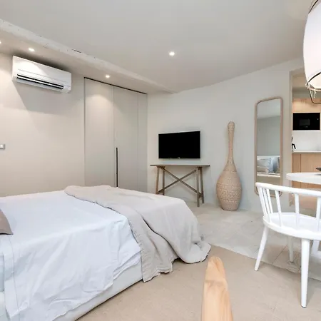 Calnova Apartment