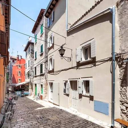 Calnova Apartment